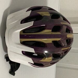 Helmet adult used .58-62 cm purple white / beige.